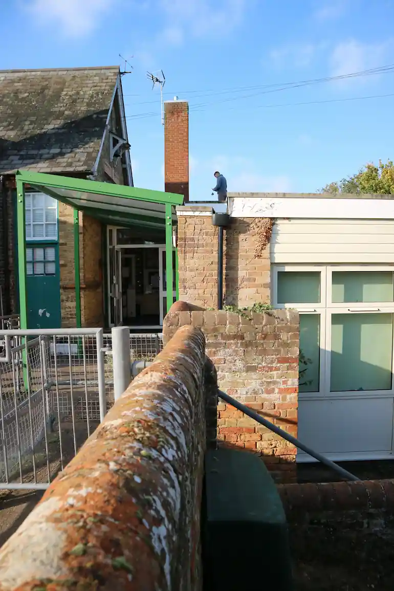 External photograph of Widford Primary School.
